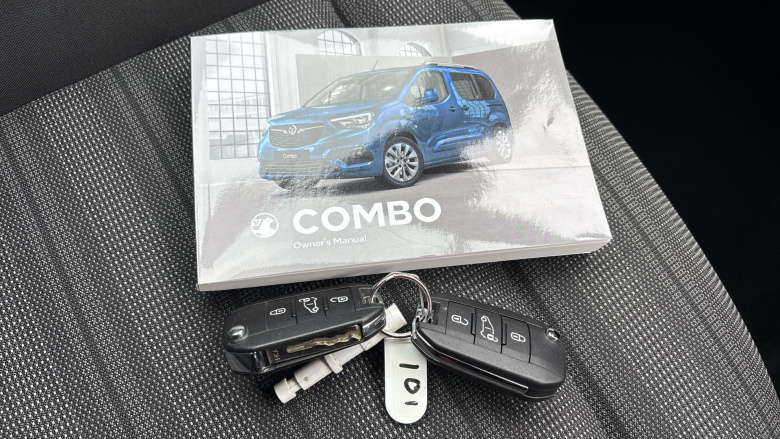 Vauxhall Combo Life 100kW SE 50kWh 5dr Auto Electric Estate